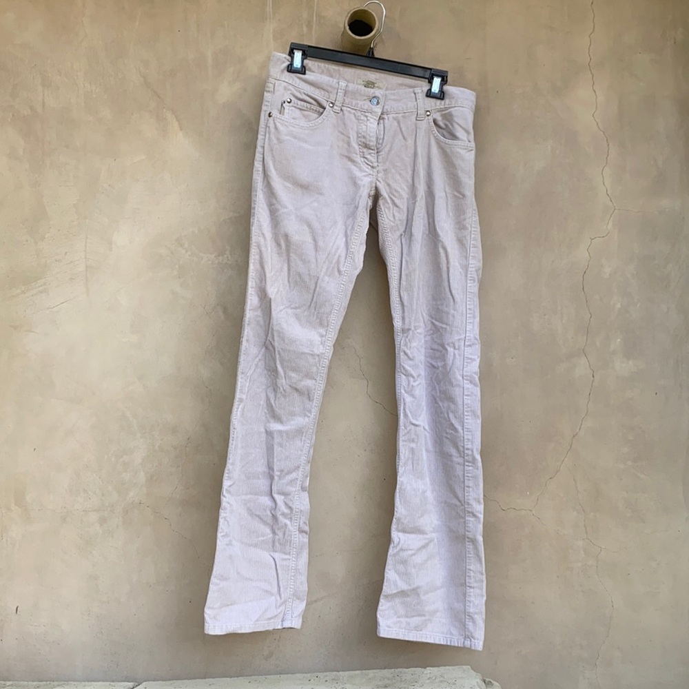 100% perfect condition and REAL Low rise jeans. Super trendy.